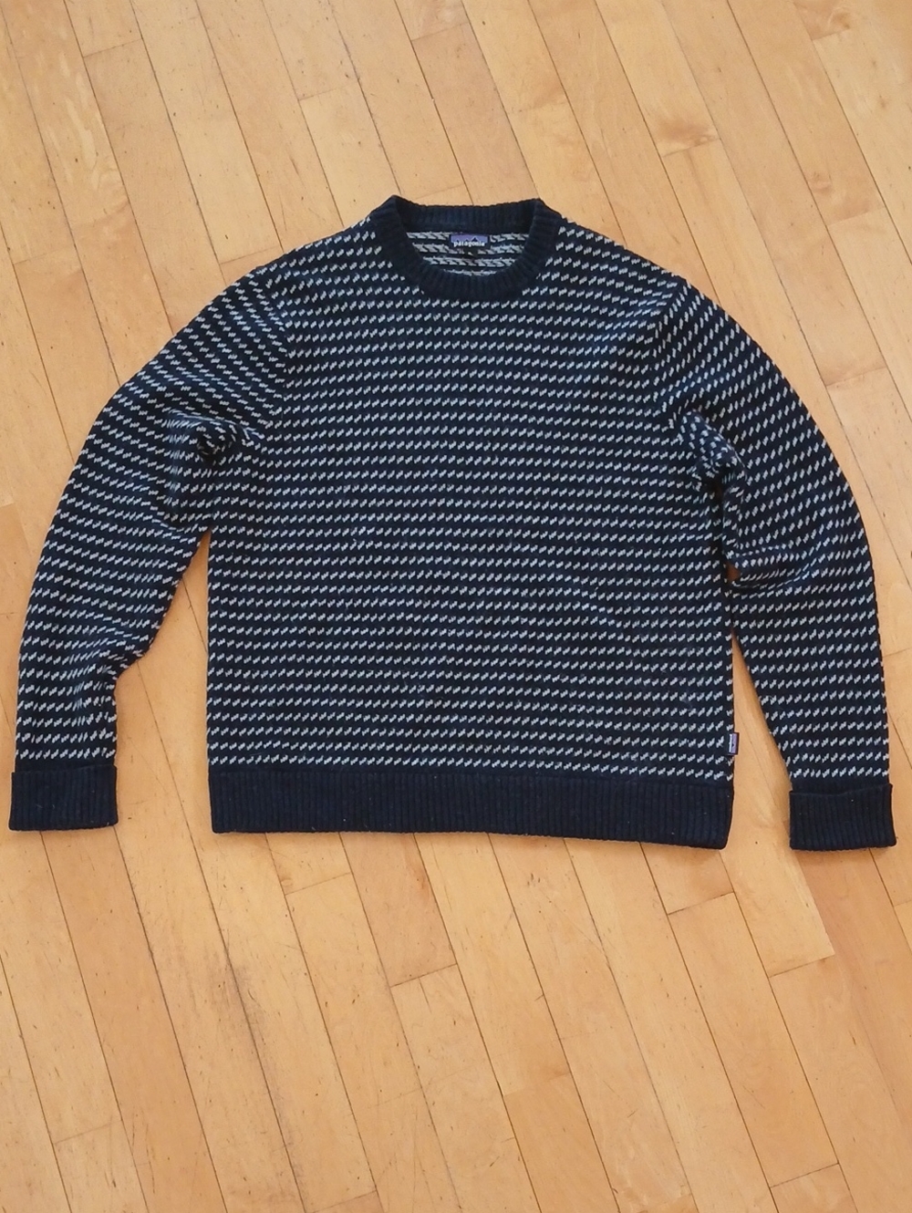 Patagonia Navy and White Geometric Knit Crewneck Sweater